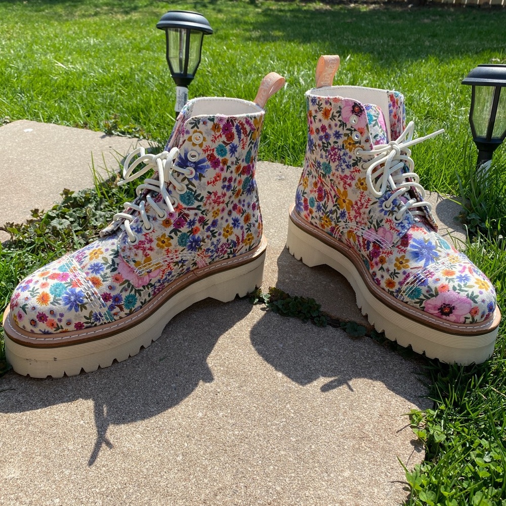 Dr. Marten Sinclair Wanderlust Platform Boots